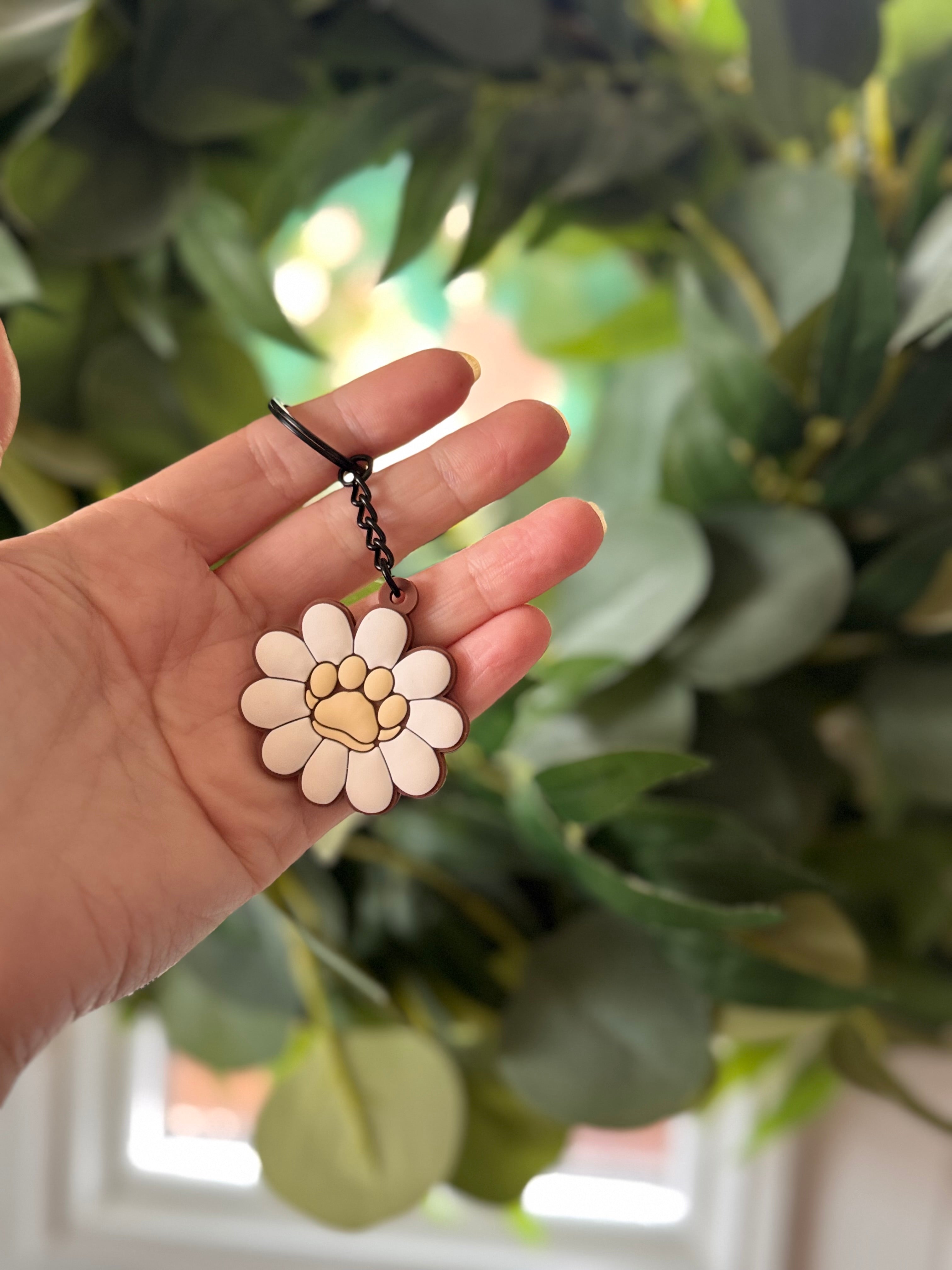 The Dolly & Co Daisy Charm Keyring – product image | Dolly & Co